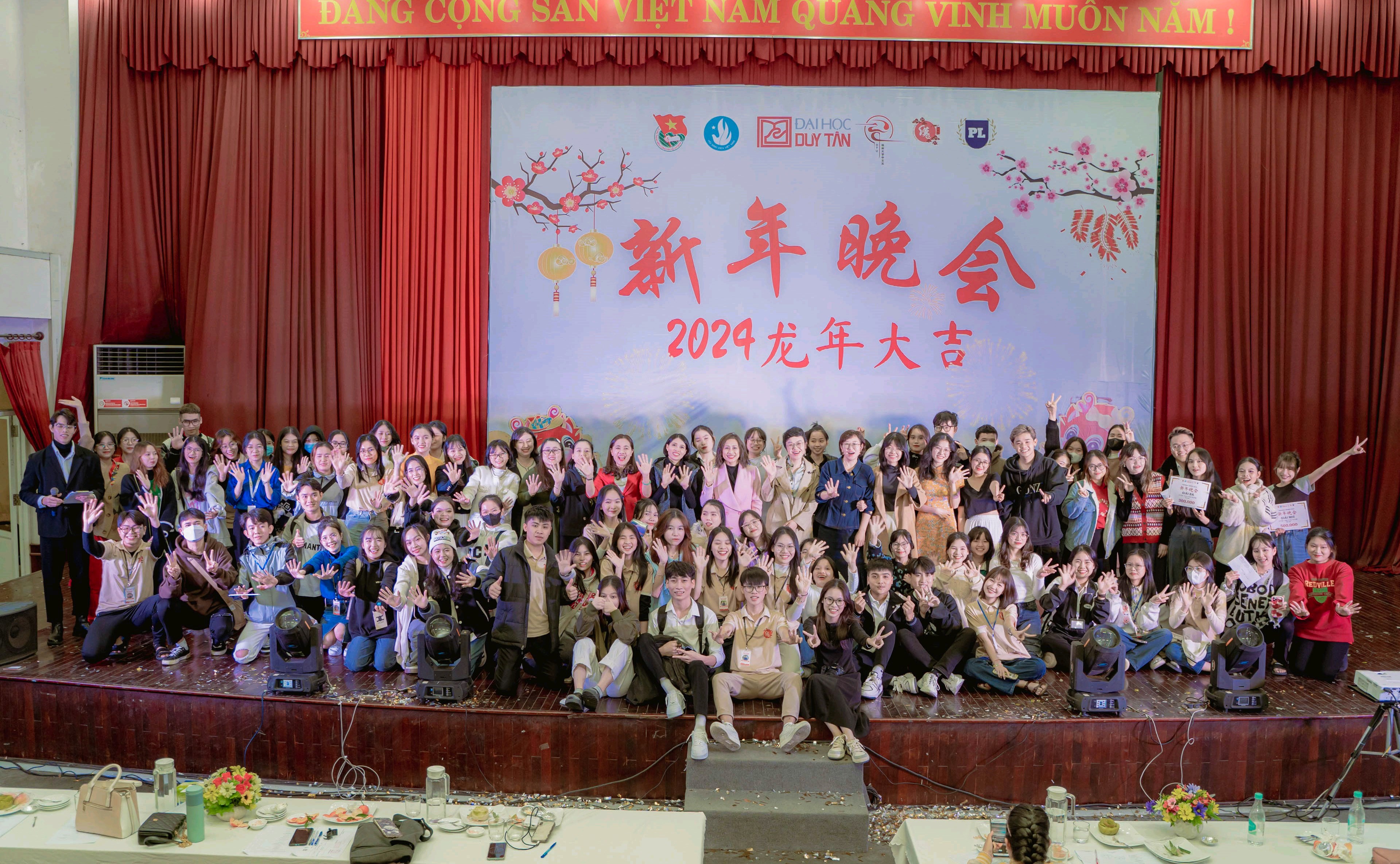 Gala Chào đón năm mới 2024 khoa tiếng Trung